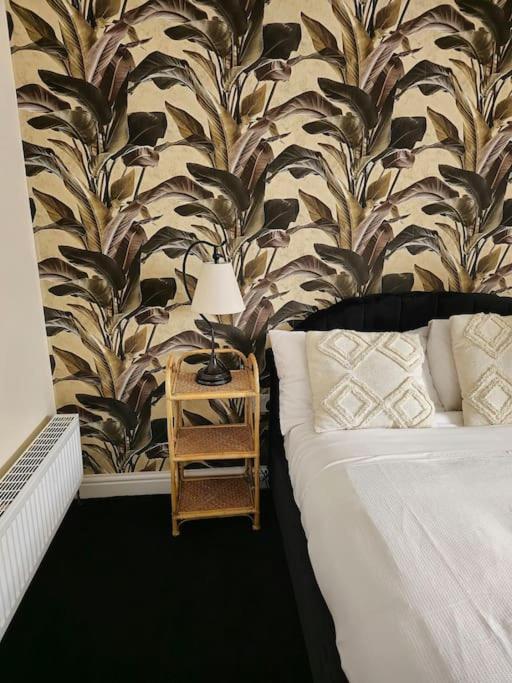 Homely One Bed On Main Road With Easy Access To Or Peak District Apartment Heeley