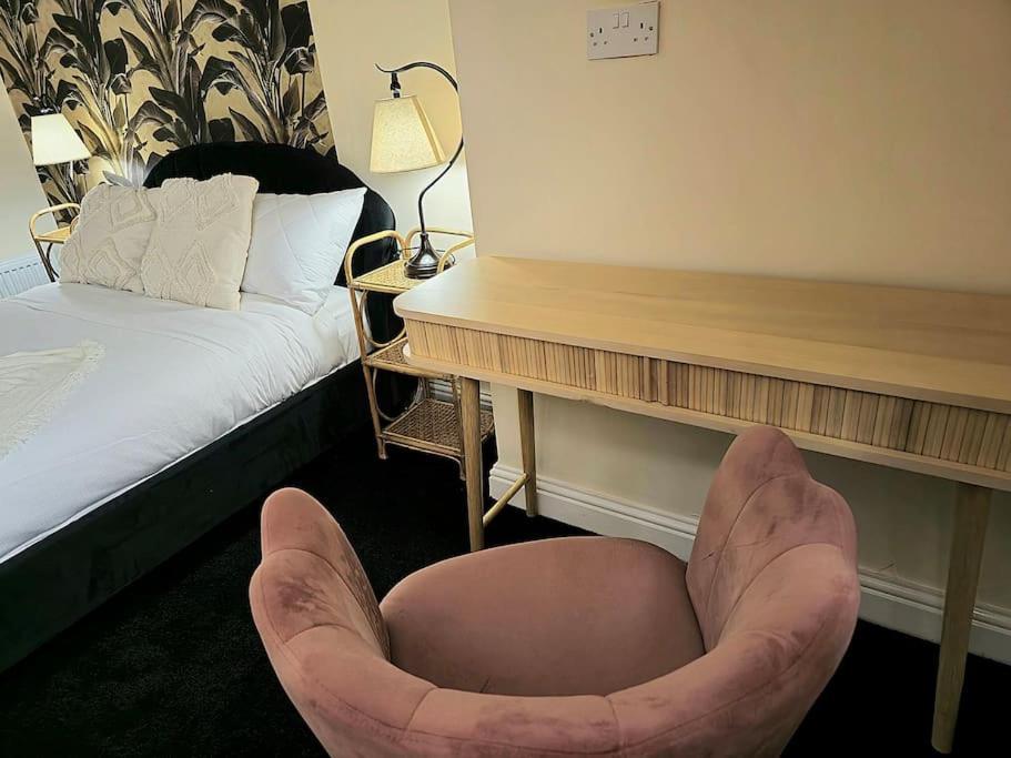 Homely One Bed On Main Road With Easy Access To Or Peak District