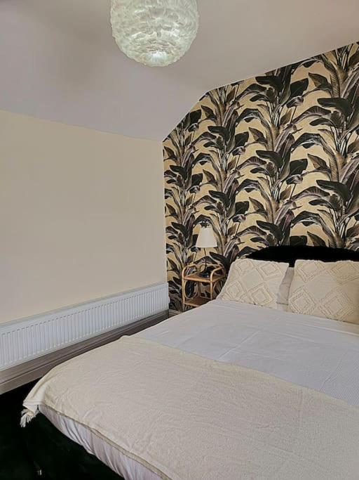 Homely One Bed On Main Road With Easy Access To Or Peak District Apartment Heeley