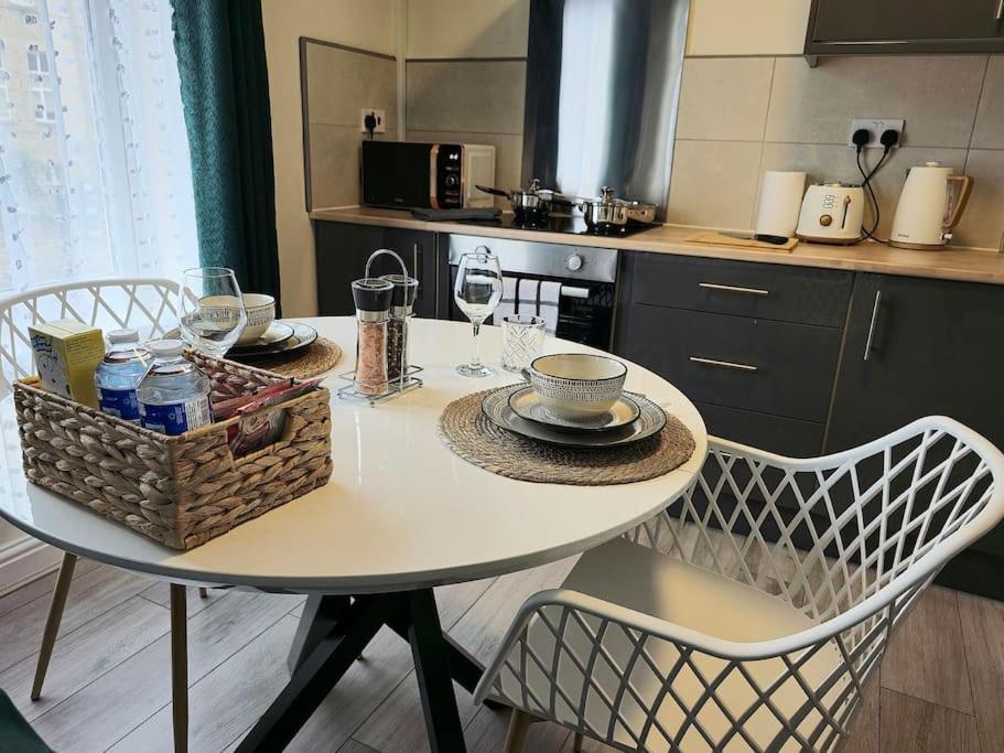 Apartment Homely One Bed On Main Road With Easy Access To Or Peak District Heeley